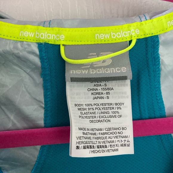 New Balance zip up sleeveless jacket - Picture 3 of 3